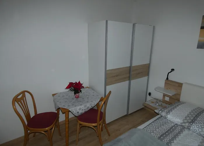 Gaestezimmer Gombotz Konukevi Etmissl